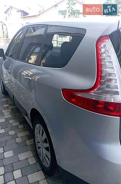 Минивэн Renault Grand Scenic 2010 в 