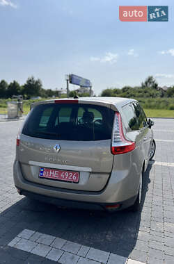 Минивэн Renault Grand Scenic 2009 в 