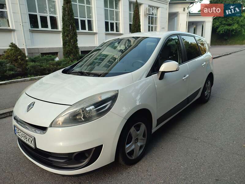 Минивэн Renault Grand Scenic 2012 в 