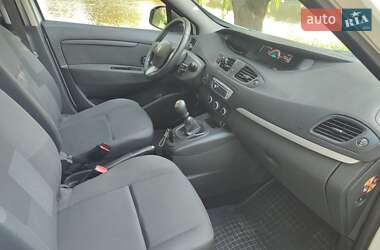 Минивэн Renault Grand Scenic 2012 в 