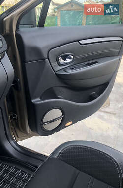 Минивэн Renault Grand Scenic 2016 в 