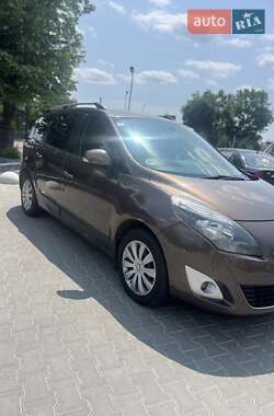 Минивэн Renault Grand Scenic 2010 в 