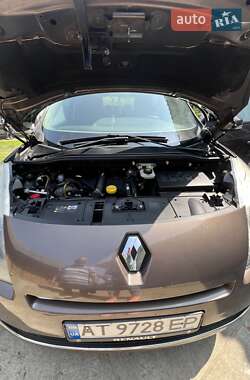 Минивэн Renault Grand Scenic 2010 в 