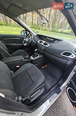 Минивэн Renault Grand Scenic 2009 в 