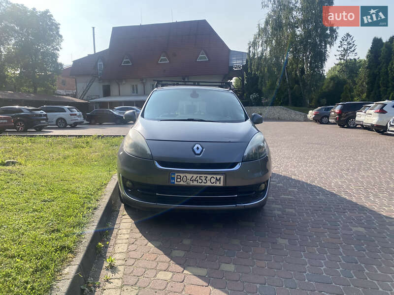Минивэн Renault Grand Scenic 2012 в 