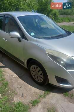 Минивэн Renault Grand Scenic 2011 в 