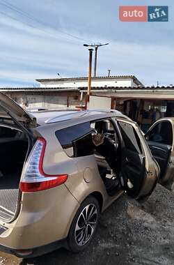 Минивэн Renault Grand Scenic 2016 в 