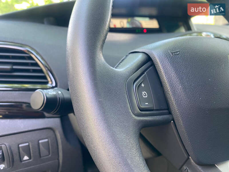 Мінівен Renault Grand Scenic 2011 в Рівному фото 25 Мінівен Renault Grand Scenic 2011 в Рівному