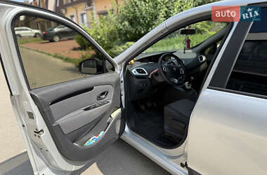 Минивэн Renault Grand Scenic 2012 в 