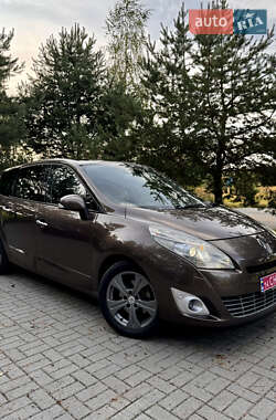 Минивэн Renault Grand Scenic 2010 в 
