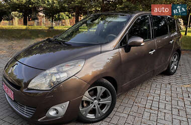 Минивэн Renault Grand Scenic 2010 в 