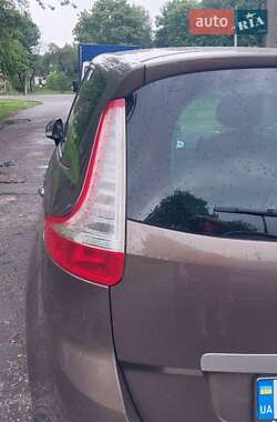 Минивэн Renault Grand Scenic 2009 в 