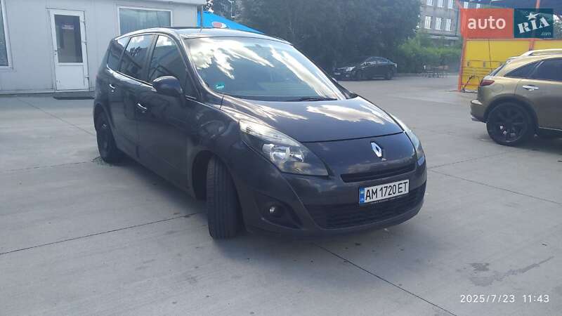 Минивэн Renault Grand Scenic 2010 в 