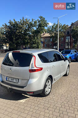Минивэн Renault Grand Scenic 2010 в 