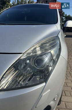 Минивэн Renault Grand Scenic 2010 в 