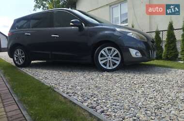 Минивэн Renault Grand Scenic 2011 в 