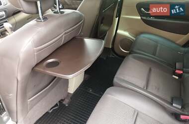 Минивэн Renault Grand Scenic 2011 в 