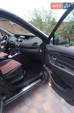 Минивэн Renault Grand Scenic 2012 в 