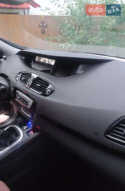 Минивэн Renault Grand Scenic 2012 в 