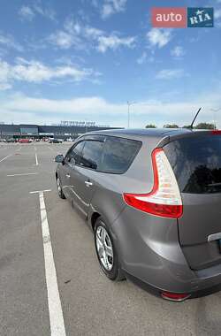 Минивэн Renault Grand Scenic 2009 в 