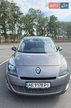 Минивэн Renault Grand Scenic 2009 в 
