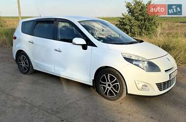 Минивэн Renault Grand Scenic 2010 в 