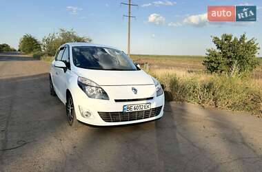 Минивэн Renault Grand Scenic 2010 в 