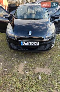 Минивэн Renault Grand Scenic 2011 в 