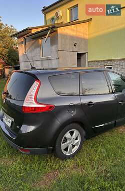 Минивэн Renault Grand Scenic 2011 в 