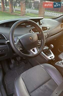 Минивэн Renault Grand Scenic 2011 в 