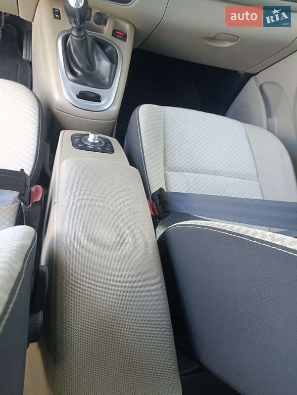 Минивэн Renault Grand Scenic 2011 в Яготине