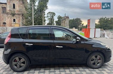 Минивэн Renault Grand Scenic 2010 в 