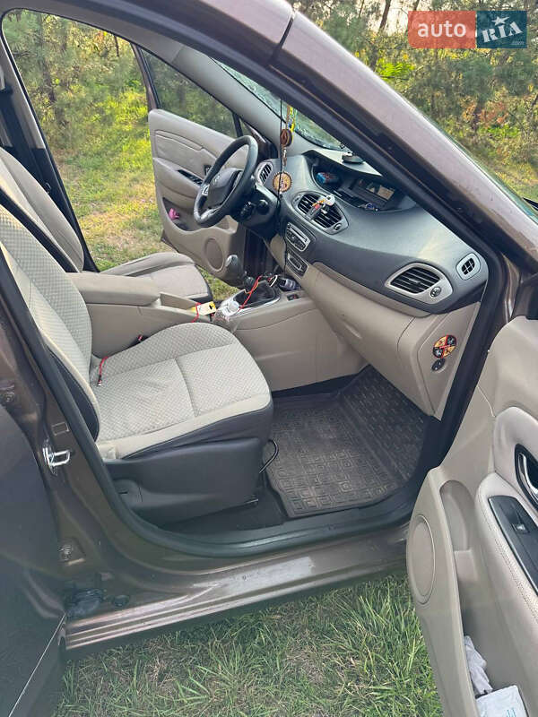 Мінівен Renault Grand Scenic 2011 в Кременчуці фото 20 Мінівен Renault Grand Scenic 2011 в Кременчуці