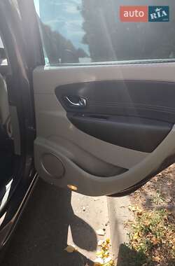 Минивэн Renault Grand Scenic 2011 в 