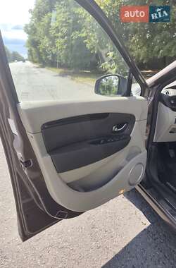 Минивэн Renault Grand Scenic 2011 в 