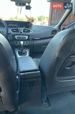 Минивэн Renault Grand Scenic 2016 в 