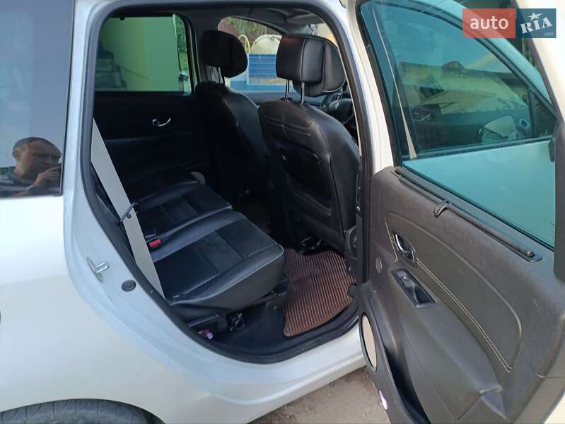 Мінівен Renault Grand Scenic 2015 в Пустомитах