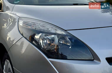 Минивэн Renault Grand Scenic 2012 в 