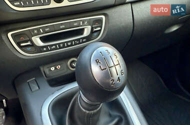 Минивэн Renault Grand Scenic 2012 в 