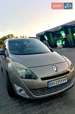 Минивэн Renault Grand Scenic 2011 в 