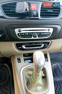 Минивэн Renault Grand Scenic 2011 в 