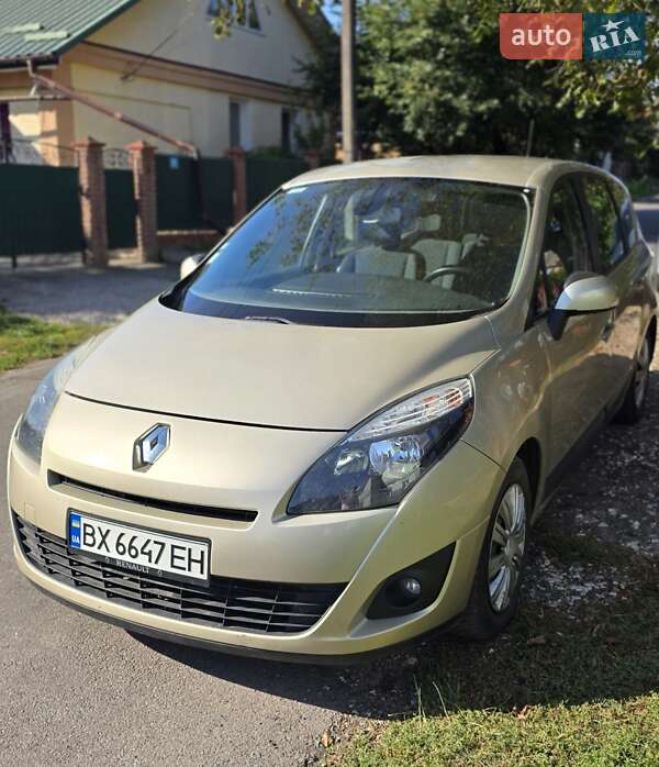 Минивэн Renault Grand Scenic 2009 в 