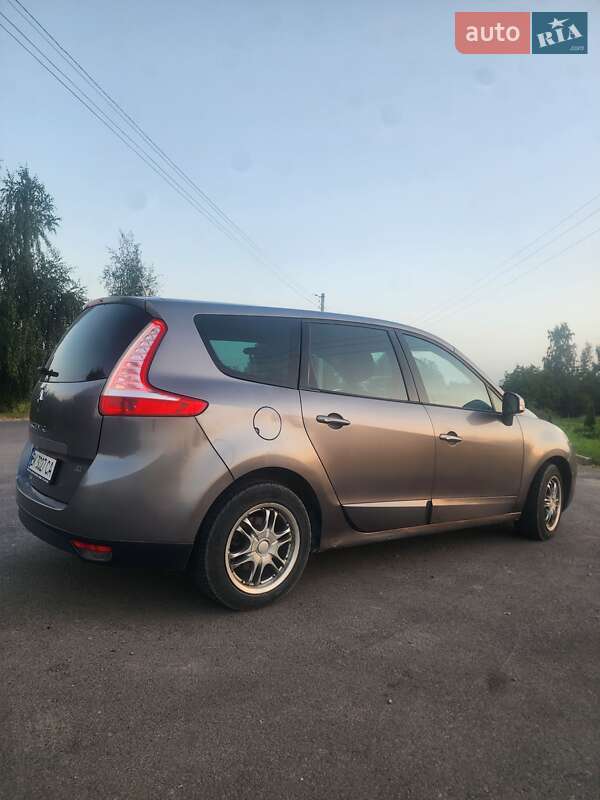 Минивэн Renault Grand Scenic 2011 в Ровно