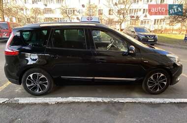 Минивэн Renault Grand Scenic 2015 в 