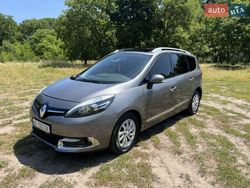 Минивэн Renault Grand Scenic 2015 в 