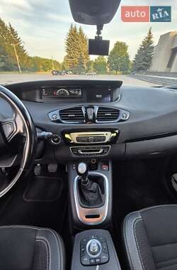 Минивэн Renault Grand Scenic 2015 в 