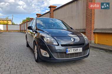 Минивэн Renault Grand Scenic 2010 в 