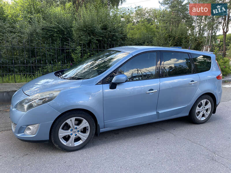 Минивэн Renault Grand Scenic 2010 в 