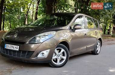 Минивэн Renault Grand Scenic 2011 в 