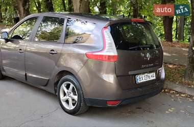 Минивэн Renault Grand Scenic 2011 в 